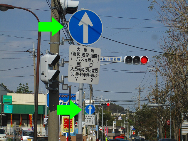 左折禁止取り締まりポイント／同じ標識が連続する交差点