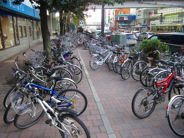 駐車禁止取り締まりポイント／歩道におけるバイクの駐車禁止違反